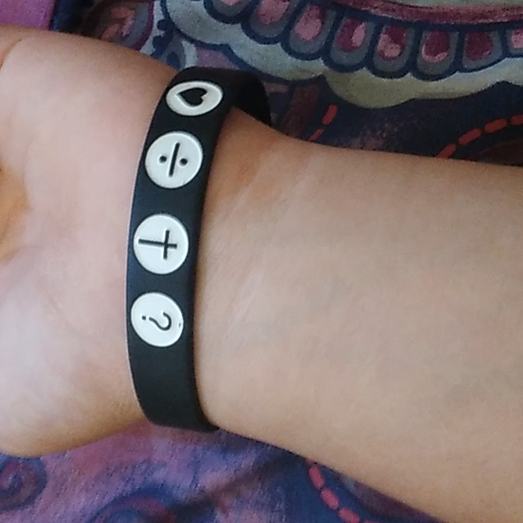 This is a black is white bracelet - Picture 2 of 4